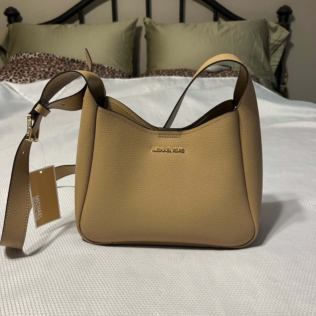 Michael Kors Tan Leather Shoulder Bag With Gold Hardware